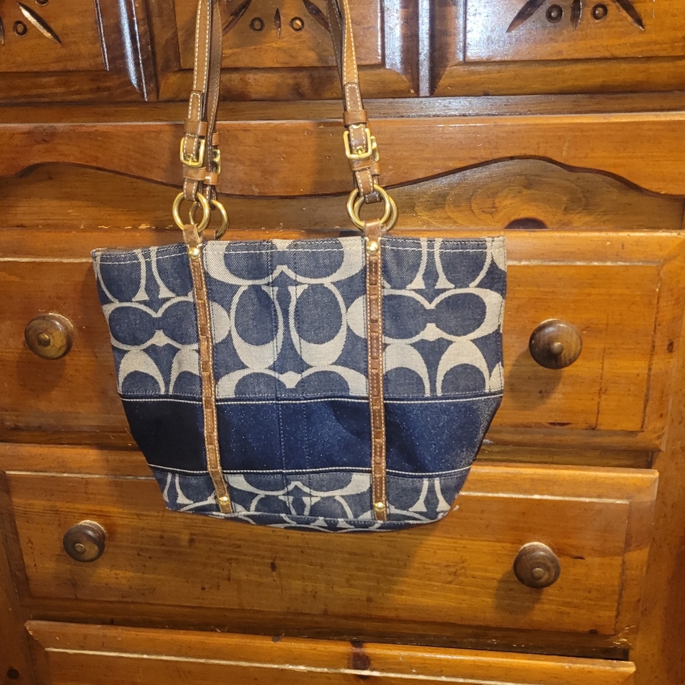 Coach vintage signature back